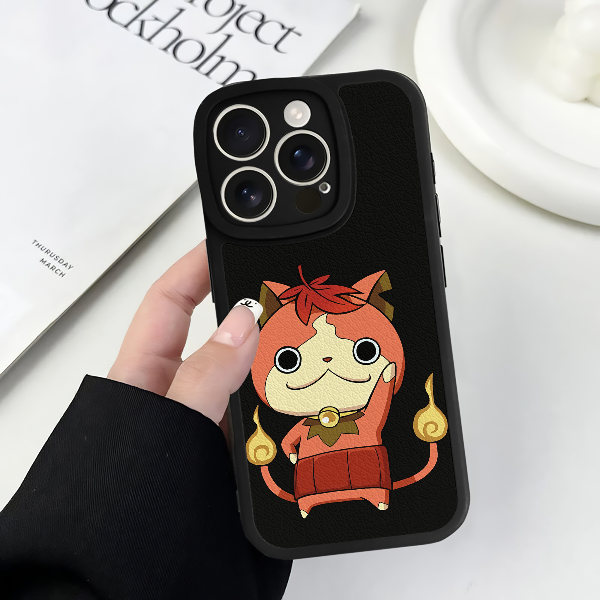 （画像用） 妖怪ウォッチ Yo-kai Watch 【iPhone 16シリーズ対応】シリコンスマホケース（レザー調） 材質：シリコン